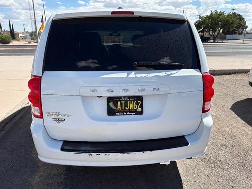 White 2019 Dodge Grand Caravan SXT
