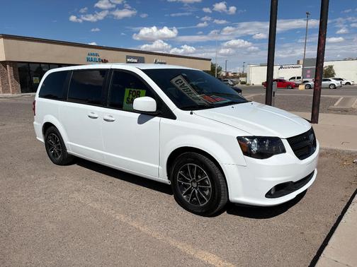 White 2019 Dodge Grand Caravan SXT