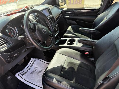 White 2019 Dodge Grand Caravan SXT