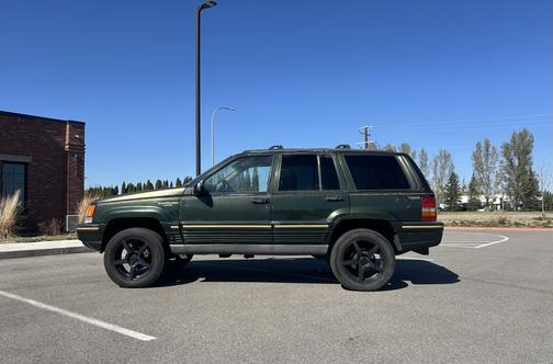 Green 1995 Jeep Grand Cherokee Limited 4WD
