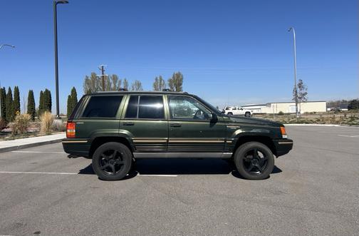 Green 1995 Jeep Grand Cherokee Limited 4WD