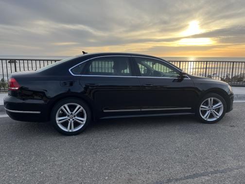 Photo 1 of 12 of 2014 Volkswagen Passat 2.0L DSG TDI SE w/Sunroof & Nav