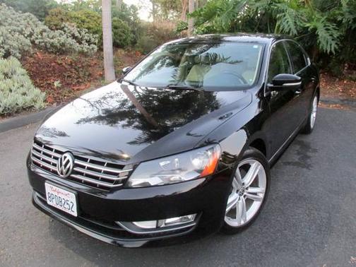 Photo 3 of 12 of 2014 Volkswagen Passat 2.0L DSG TDI SE w/Sunroof & Nav