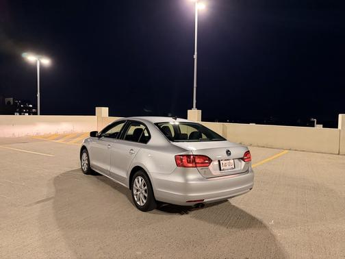 Silver 2011 Volkswagen Jetta SE