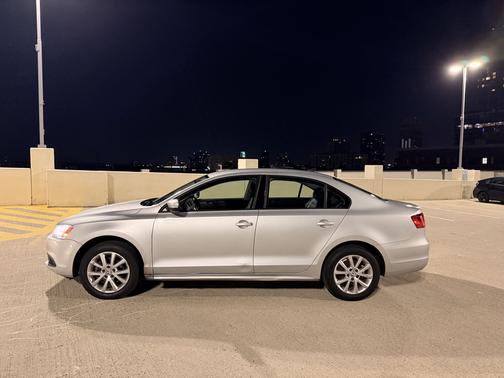 Silver 2011 Volkswagen Jetta SE