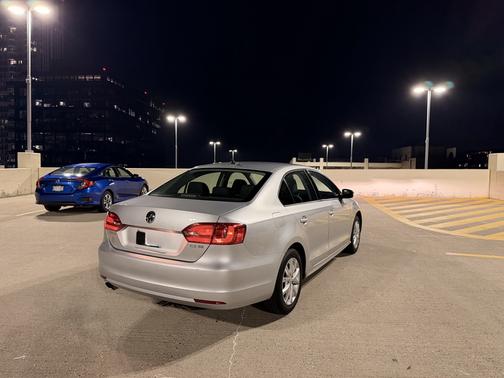 Silver 2011 Volkswagen Jetta SE