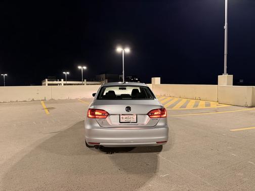 Silver 2011 Volkswagen Jetta SE