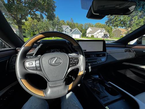 White 2025 Lexus ES 350 Luxury