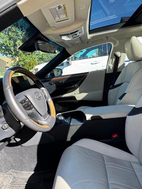 White 2025 Lexus ES 350 Luxury