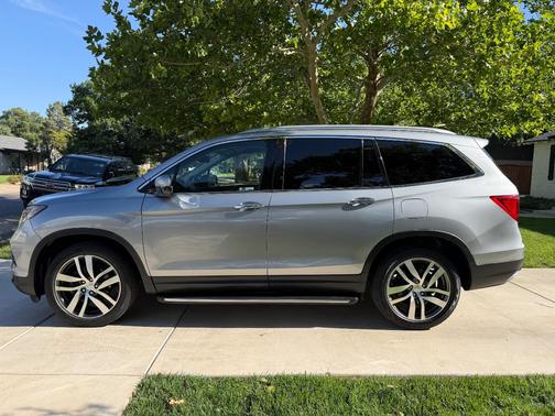 Silver 2018 Honda Pilot Touring