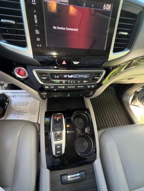 Silver 2018 Honda Pilot Touring