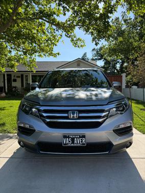 Silver 2018 Honda Pilot Touring