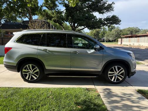 Silver 2018 Honda Pilot Touring
