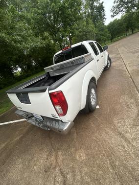 White 2017 Nissan Frontier SV