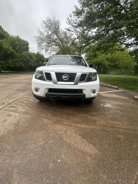 White 2017 Nissan Frontier SV