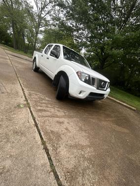 White 2017 Nissan Frontier SV