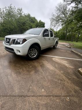 White 2017 Nissan Frontier SV