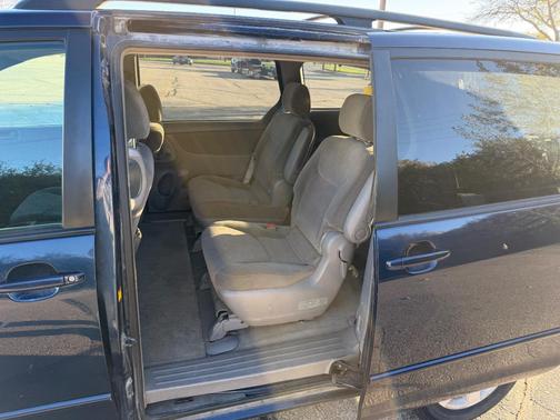 Blue 2004 Toyota Sienna LE