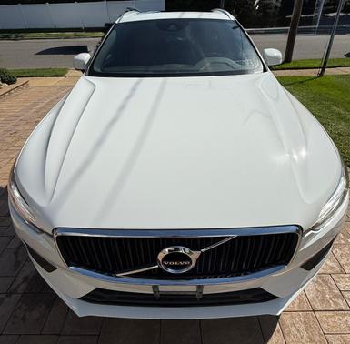 White 2021 Volvo XC60 T5 Momentum