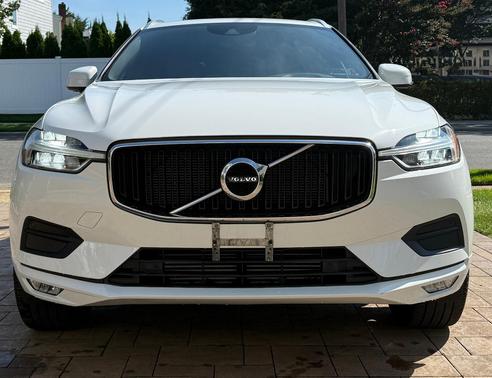 White 2021 Volvo XC60 T5 Momentum