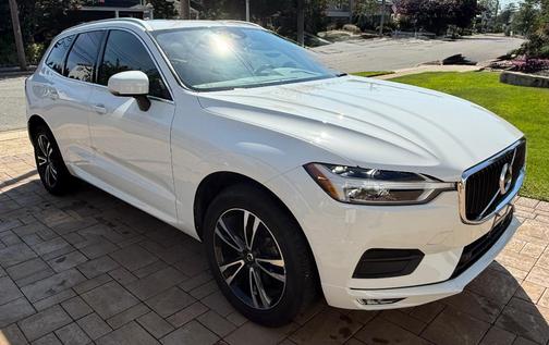 White 2021 Volvo XC60 T5 Momentum