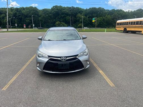 Silver 2016 Toyota Camry SE