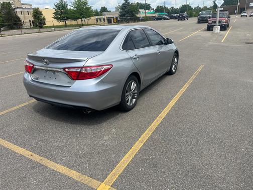 Silver 2016 Toyota Camry SE