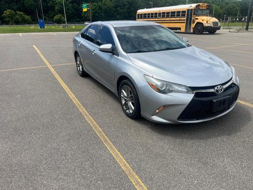 Silver 2016 Toyota Camry SE