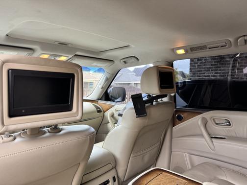 2012 INFINITI QX56 Base