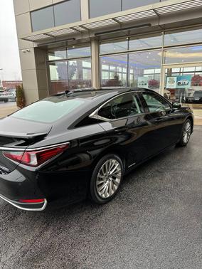 2021 Lexus ES 300h Luxury