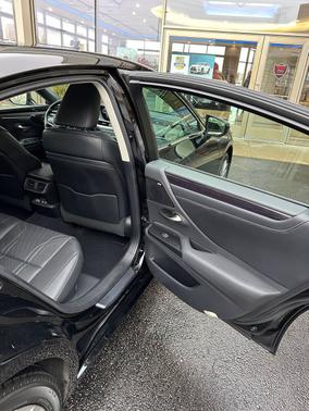 2021 Lexus ES 300h Luxury