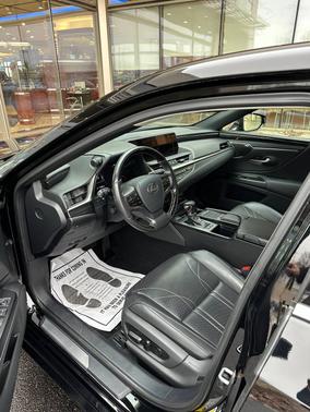 2021 Lexus ES 300h Luxury