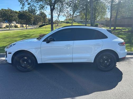 2019 Porsche Macan Macan S