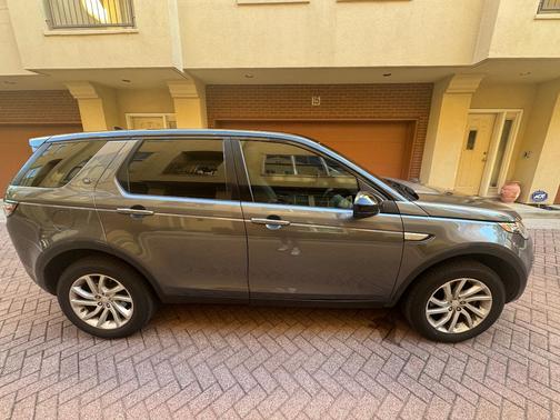 Gray 2016 Land Rover Discovery Sport HSE