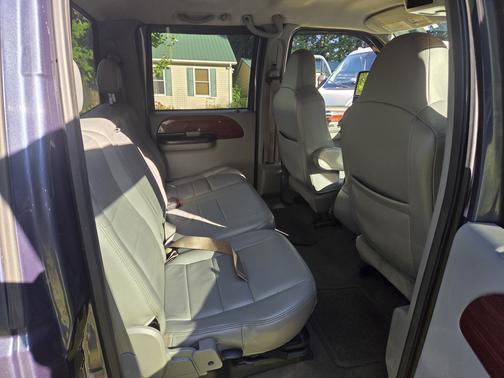 2005 Ford F-250 Lariat Crew Cab Super Duty