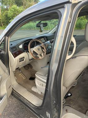 Gray 2015 Nissan Quest SL