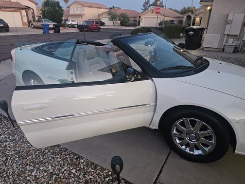 White 2005 Chrysler Sebring Limited