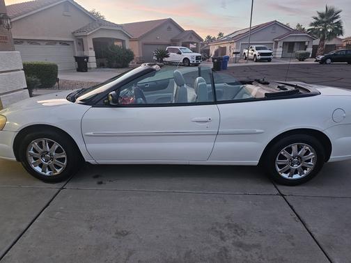 White 2005 Chrysler Sebring Limited