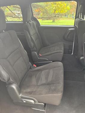 White 2019 Dodge Grand Caravan SE