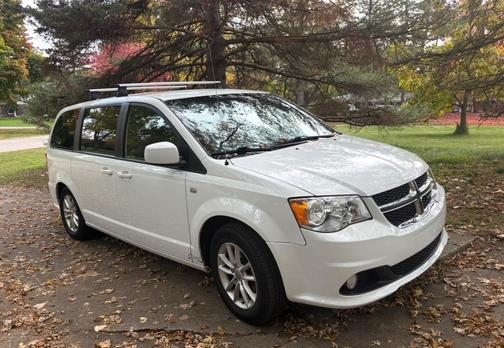 White 2019 Dodge Grand Caravan SE