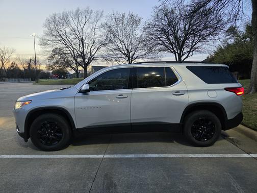 Silver 2021 Chevrolet Traverse LT Cloth