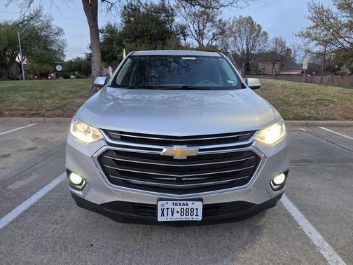 Silver 2021 Chevrolet Traverse LT Cloth