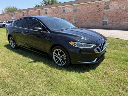 Black 2019 Ford Fusion SEL