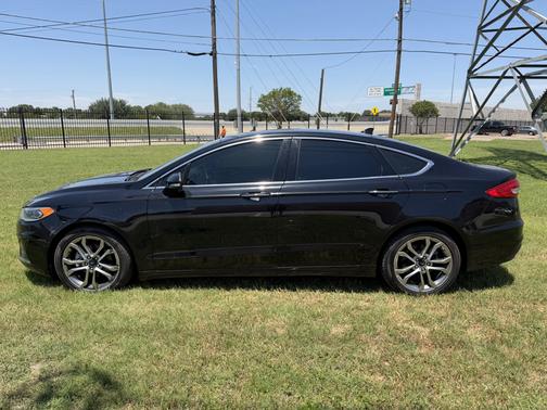 Black 2019 Ford Fusion SEL
