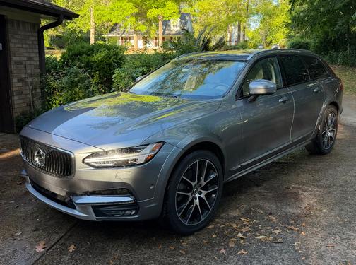 2017 Volvo V90 Cross Country T6