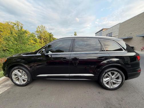 Black 2021 Audi Q7 55 Premium Plus