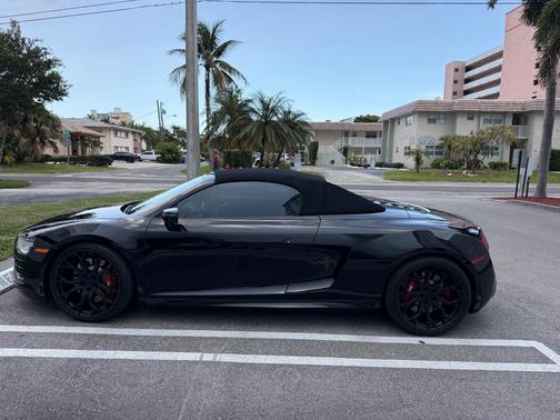 Black 2014 Audi R8 5.2