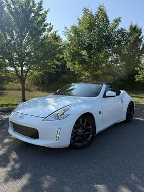 White 2017 Nissan 370Z Base