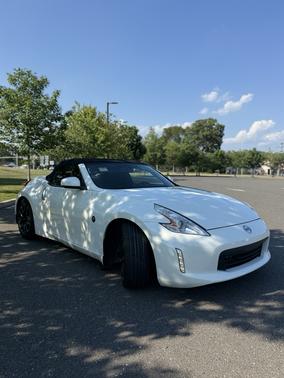 White 2017 Nissan 370Z Base