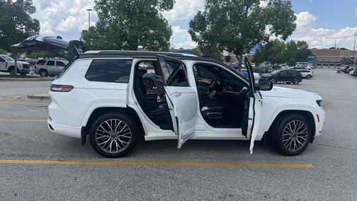 White 2022 Jeep Grand Cherokee L Summit Reserve